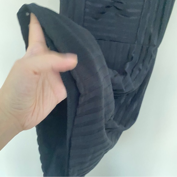 PRETTYLITTLETHING Black Stripe Short Sleeve Bodycon Dress - Picture 6 of 8